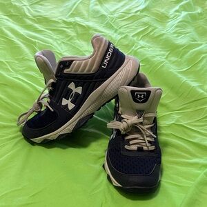 Under Armour Mens’s Navy and White Trainers size 4.5 (wmns 6)